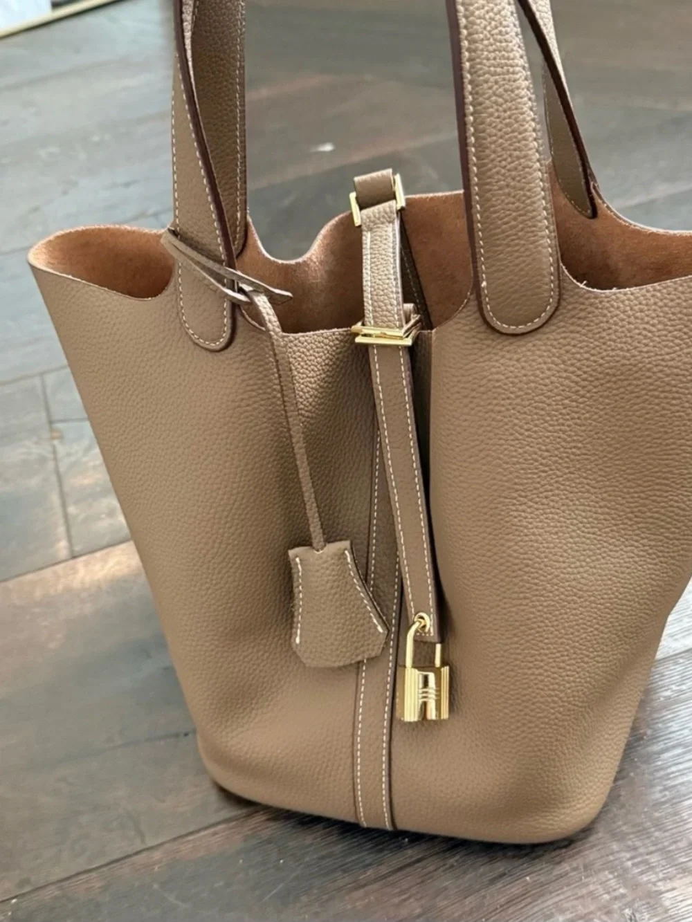 Structured luxury Taupe Pebbled Leather Tote with Gold Accent - Picture 2 of 10